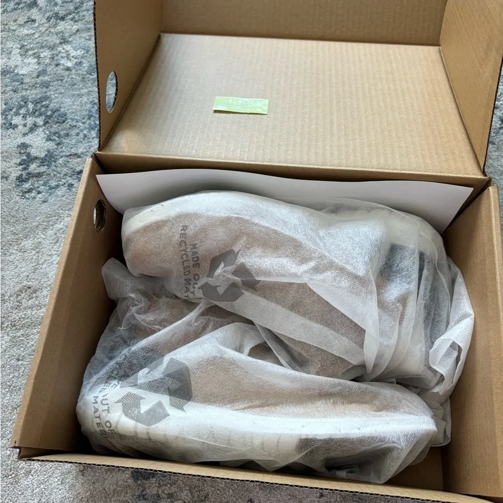 Women’s Bogs Juniper Chelsea Tan and Black Casual Boots - Picture 9 of 11